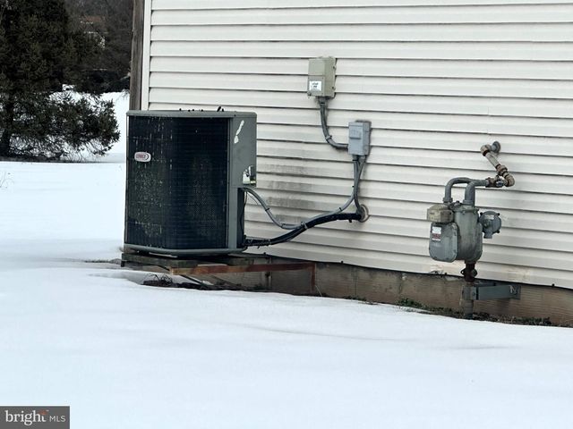 2210 STORMS STORE RD, New Oxford, PA 17350