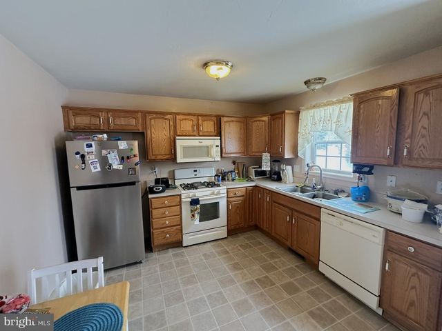 2210 STORMS STORE RD, New Oxford, PA 17350