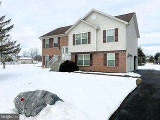 2210 STORMS STORE RD, New Oxford, PA 17350