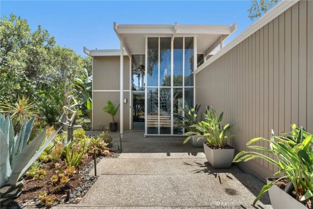 1494 Bluebird Canyon Drive, Laguna Beach, CA 92651