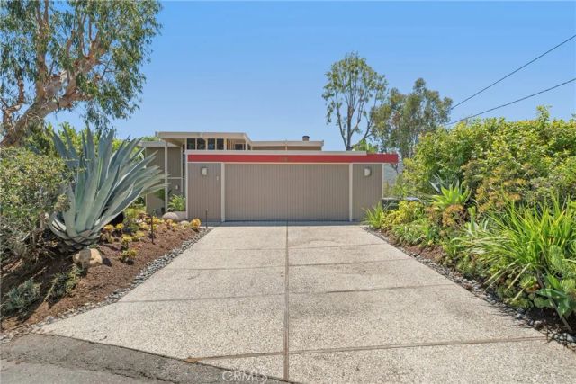 1494 Bluebird Canyon Drive, Laguna Beach, CA 92651