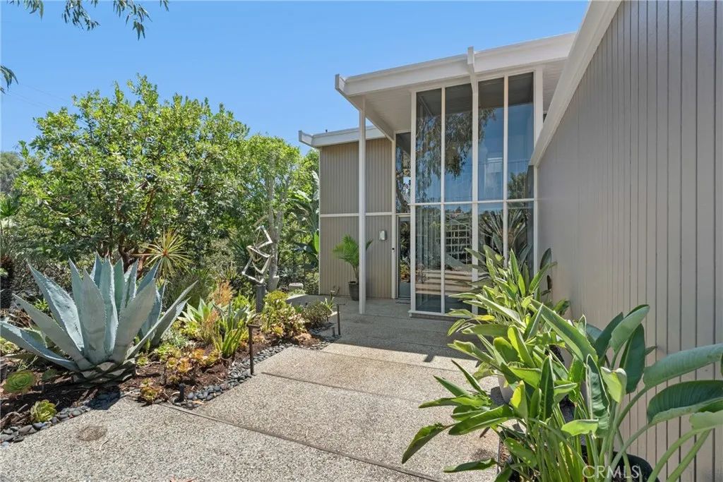 1494 Bluebird Canyon Drive, Laguna Beach, CA 92651