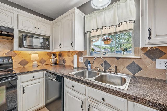 121 Haby Dr, Whitehouse, TX 75791