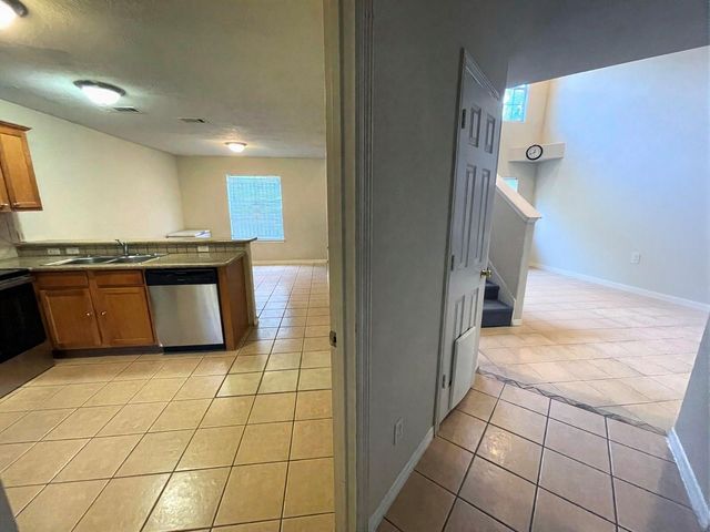 6418 England, Houston, TX 77021