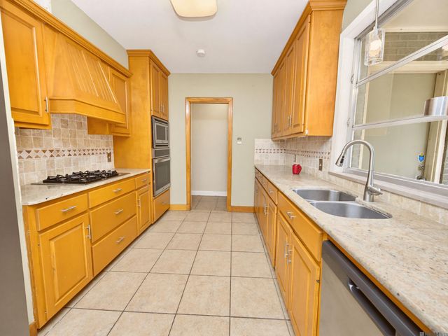 3158 Broussard St, Baton Rouge, LA 70808