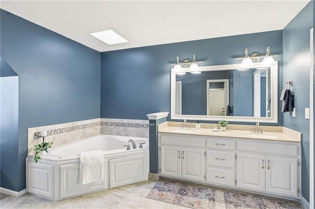 4316 SE Seattle Slew Drive, Lee's Summit, MO 64082