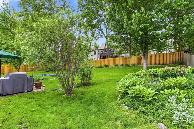 4316 SE Seattle Slew Drive, Lee's Summit, MO 64082