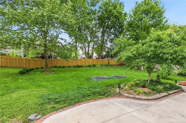 4316 SE Seattle Slew Drive, Lee's Summit, MO 64082