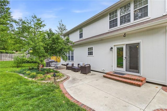 4316 SE Seattle Slew Drive, Lee's Summit, MO 64082