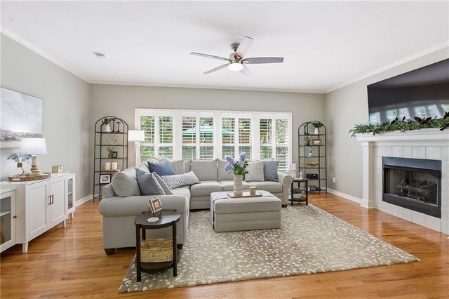 4316 SE Seattle Slew Drive, Lee's Summit, MO 64082