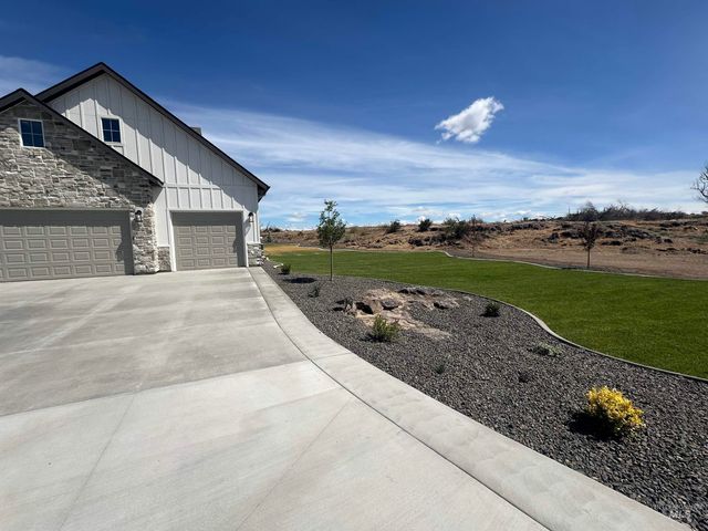 3035 Lake View Ct, Twin Falls, ID 83301