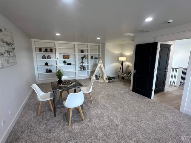 3035 Lake View Ct, Twin Falls, ID 83301