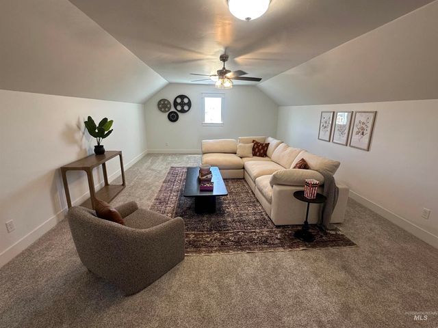 3035 Lake View Ct, Twin Falls, ID 83301