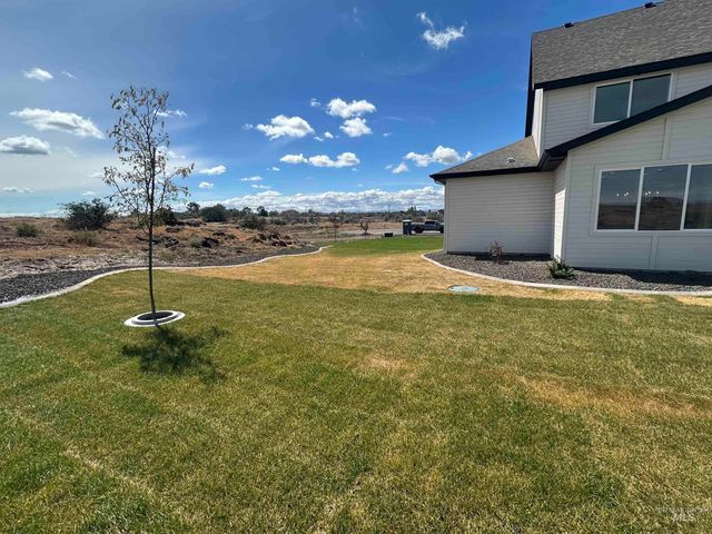 3035 Lake View Ct, Twin Falls, ID 83301