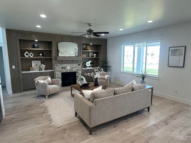3035 Lake View Ct, Twin Falls, ID 83301