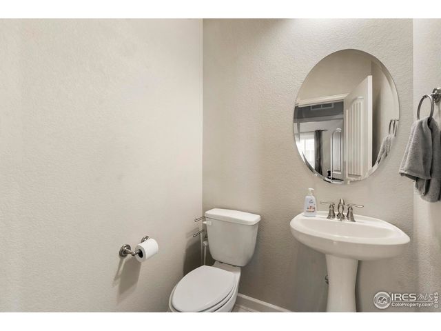 882 Jenny Ln, Berthoud, CO 80513