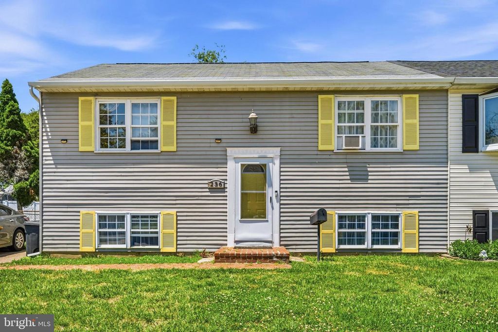 Image 1 of property listing at 236 INLET DR, Pasadena, MD 21122