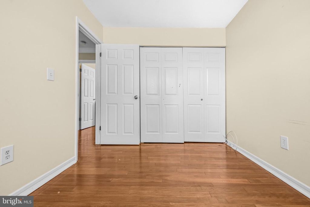 Image 17 of property listing at 236 INLET DR, Pasadena, MD 21122
