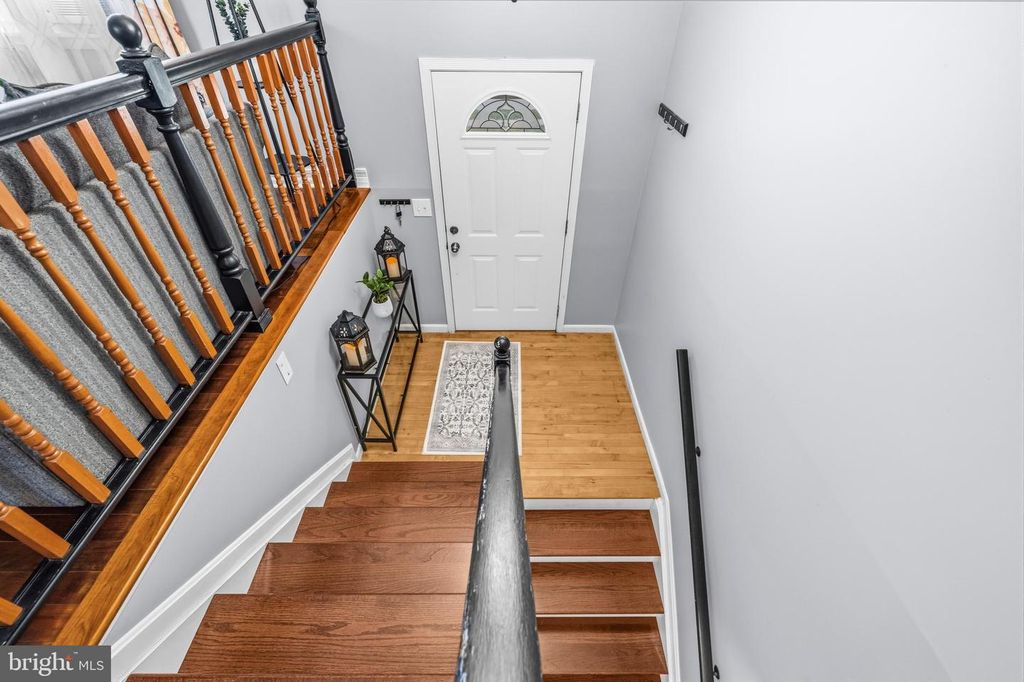 Image 18 of property listing at 236 INLET DR, Pasadena, MD 21122