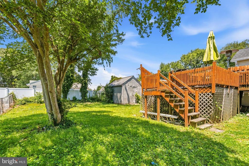 Image 27 of property listing at 236 INLET DR, Pasadena, MD 21122
