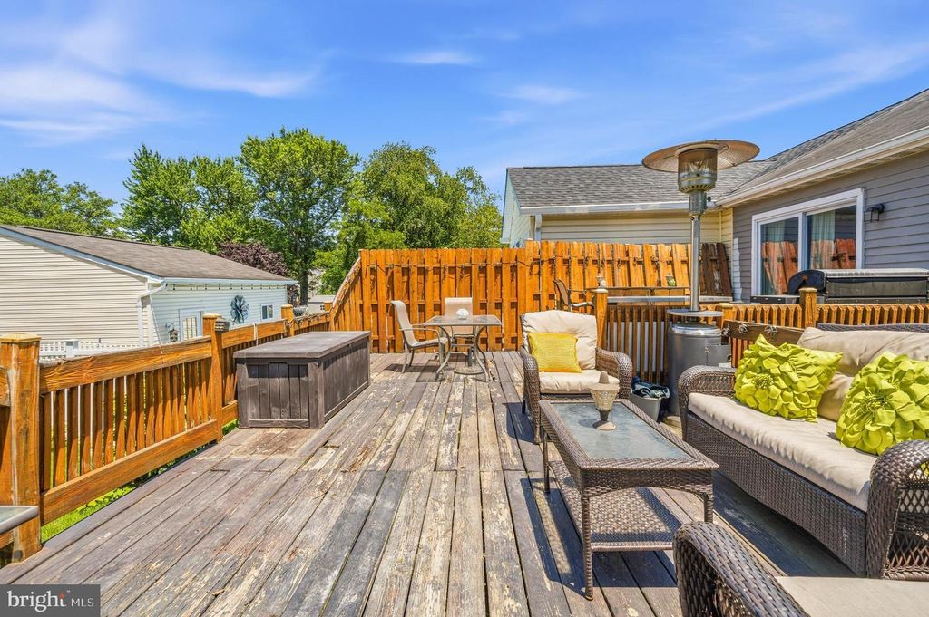 Image 29 of property listing at 236 INLET DR, Pasadena, MD 21122