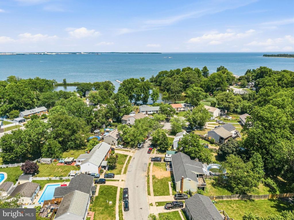 Image 3 of property listing at 236 INLET DR, Pasadena, MD 21122