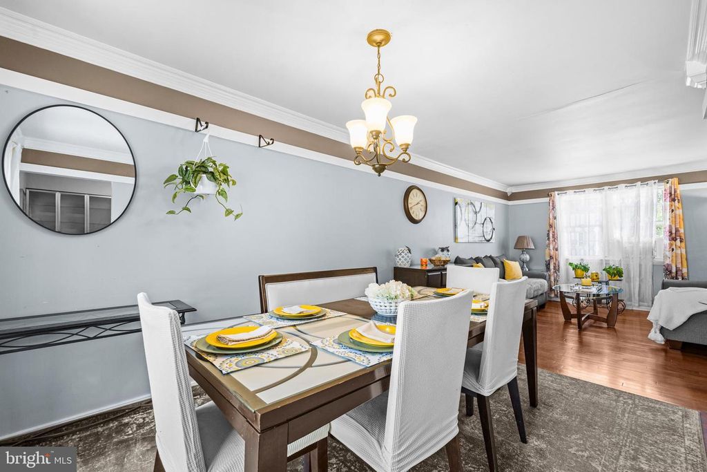 Image 7 of property listing at 236 INLET DR, Pasadena, MD 21122