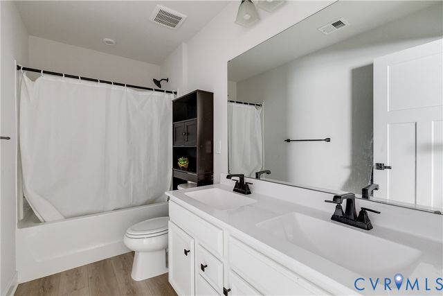 14401 Botsford Ave, Chester, VA 23831