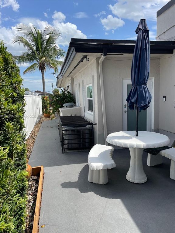 3333 W 4th Avenue A, Hialeah, FL 33012