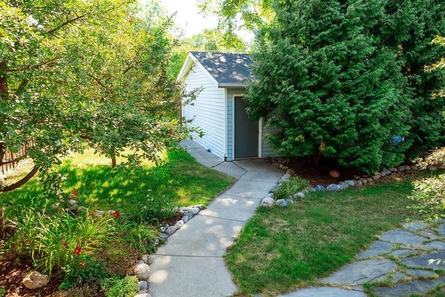 1020 7th Street S, Fargo, ND 58103