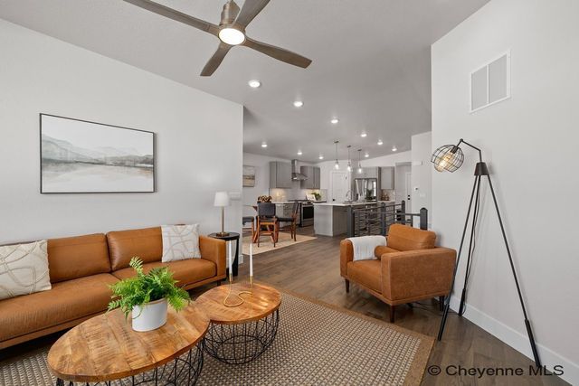 4028 SADDLEBACK LN, Cheyenne, WY 82001