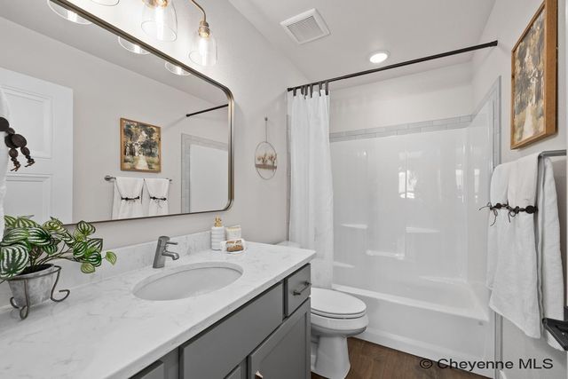 4028 SADDLEBACK LN, Cheyenne, WY 82001