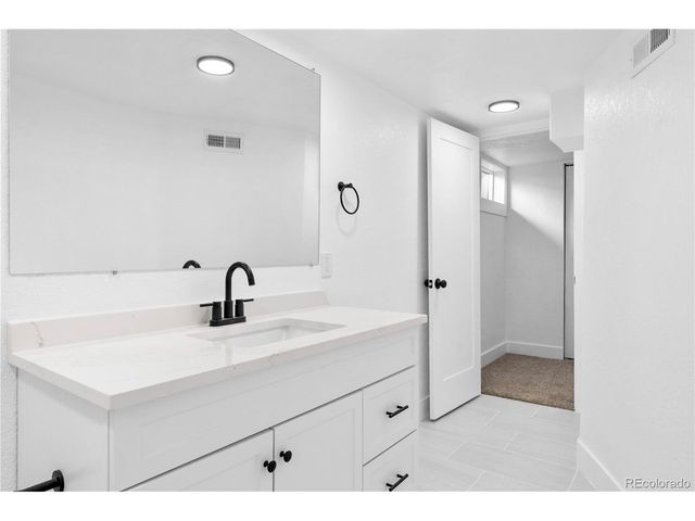 3311 Oneida St, Denver, CO 80207