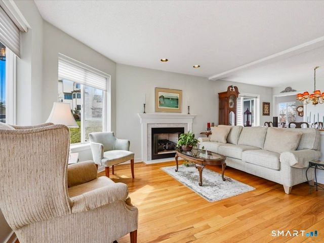 20 Whalers Point, East Haven, CT 06512