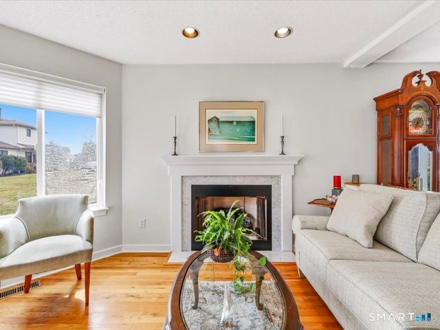 20 Whalers Point, East Haven, CT 06512