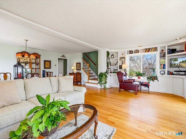 20 Whalers Point, East Haven, CT 06512