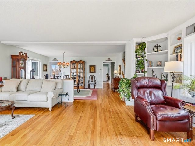 20 Whalers Point, East Haven, CT 06512