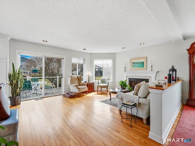 20 Whalers Point, East Haven, CT 06512