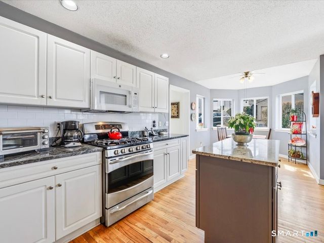 20 Whalers Point, East Haven, CT 06512