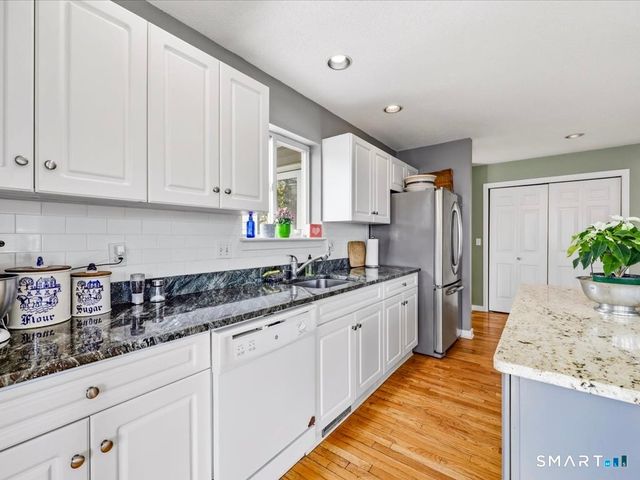 20 Whalers Point, East Haven, CT 06512