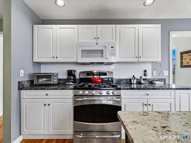 20 Whalers Point, East Haven, CT 06512