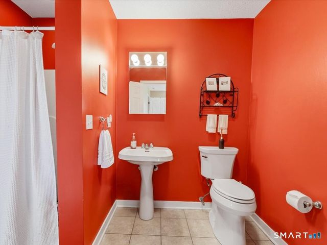 20 Whalers Point, East Haven, CT 06512