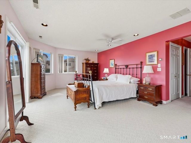 20 Whalers Point, East Haven, CT 06512