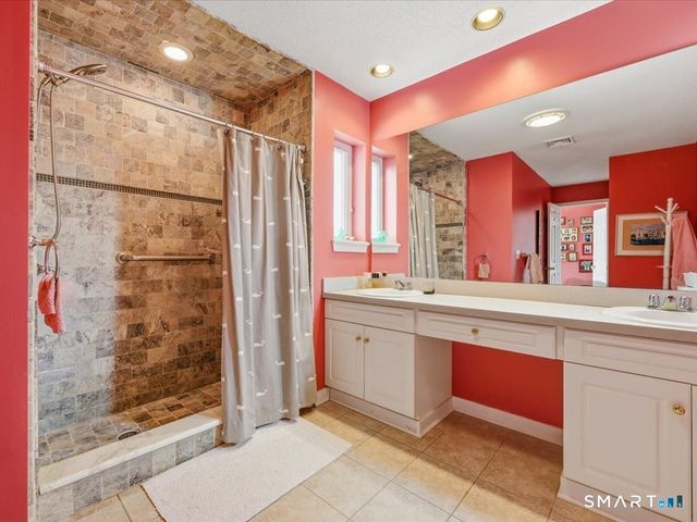 20 Whalers Point, East Haven, CT 06512