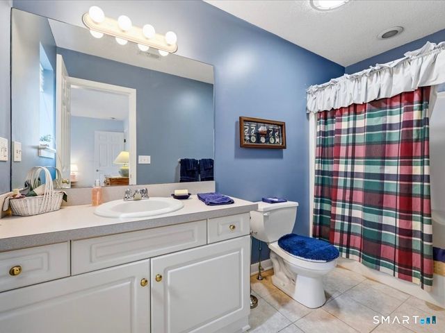 20 Whalers Point, East Haven, CT 06512