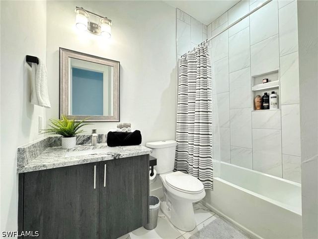 4064 Full Moon CT, Naples, FL 34112