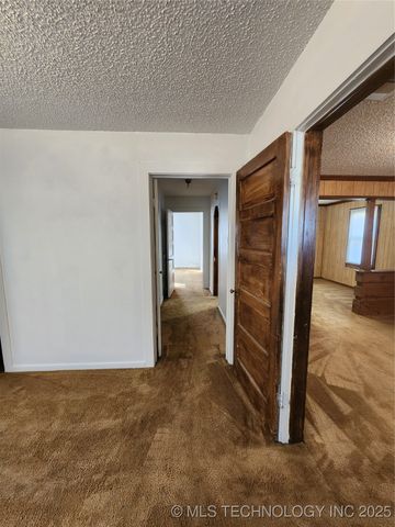 611 N 7th Avenue, Madill, OK 73446