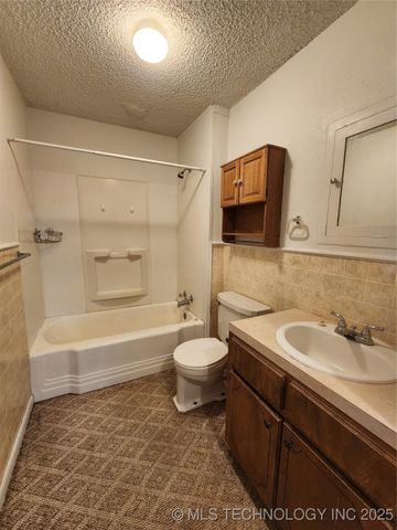 611 N 7th Avenue, Madill, OK 73446