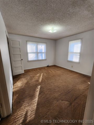 611 N 7th Avenue, Madill, OK 73446