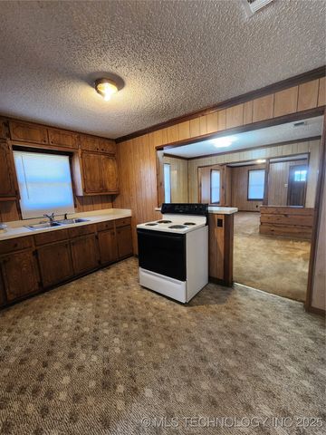 611 N 7th Avenue, Madill, OK 73446